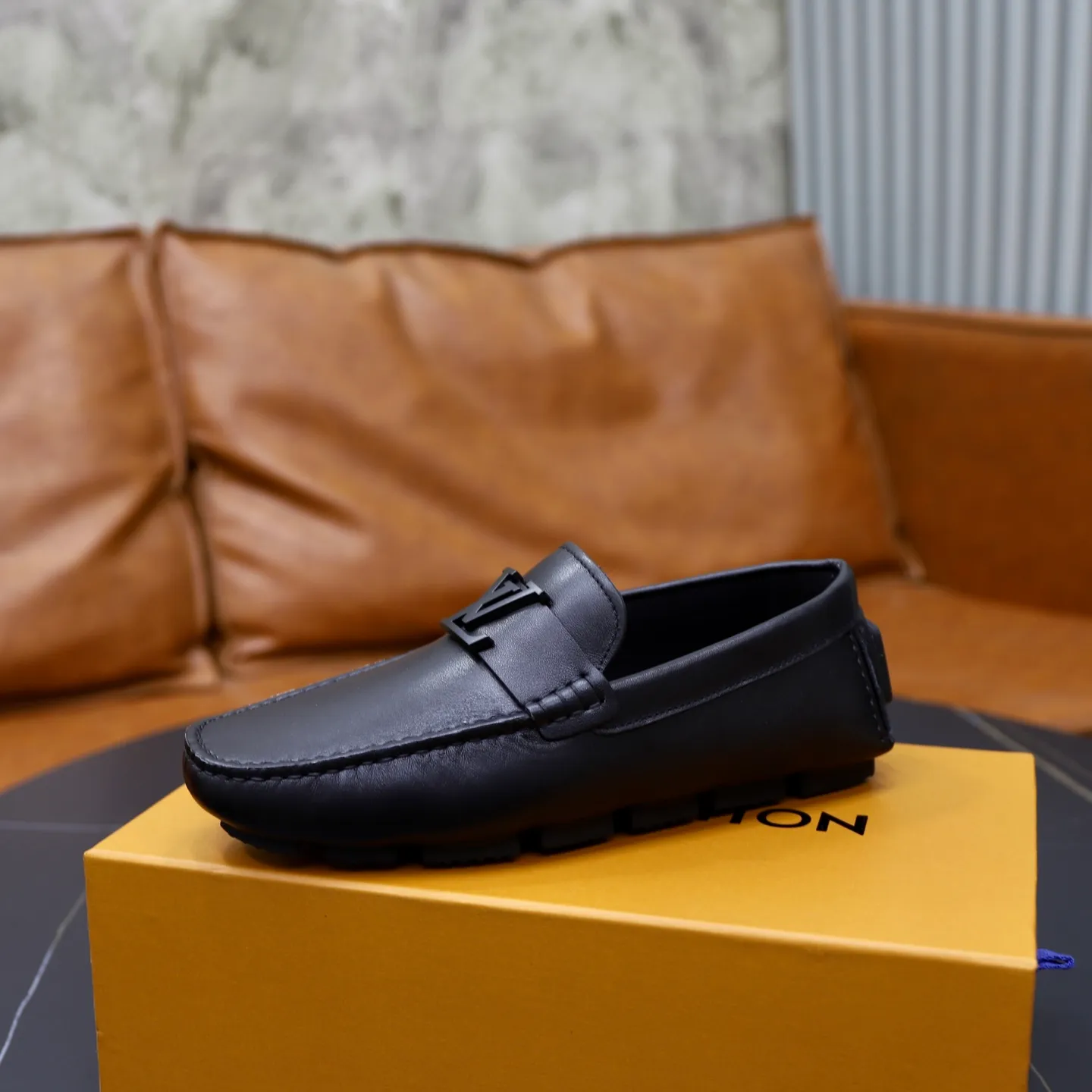 Ex-factory price: 480💰【LV】Louis Vuitton ⚠️High-end men’s driving and pedal series ⚠️38-44 (customized for 45) ⚠️All original cowhide leather! Thick and soft! Made entirely of calfskin lining! Rubber sheet anti-slip beanie sole! Three-dimensional package technology! Fashionable and classic! Handicrafts! Original high quality! Feel free to compare!